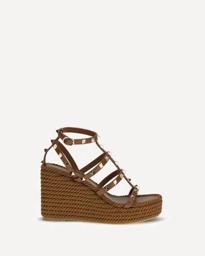 Valentino Garavani Rockstud Torchon 95 Wedges In Brown
