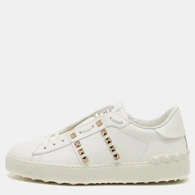 Pre-owned Valentino Garavani Rockstud Untitled Size 38 White Leather Low Top Sneakers