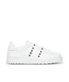 Valentino Sneaker Bianche Rockstud In Pelle  Garavan In White