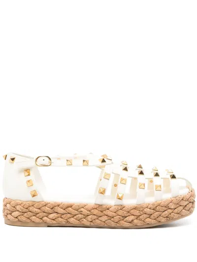 Valentino Garavani Rockstud Sandalen Mit Wedge In Yk7 Ivory/naturale