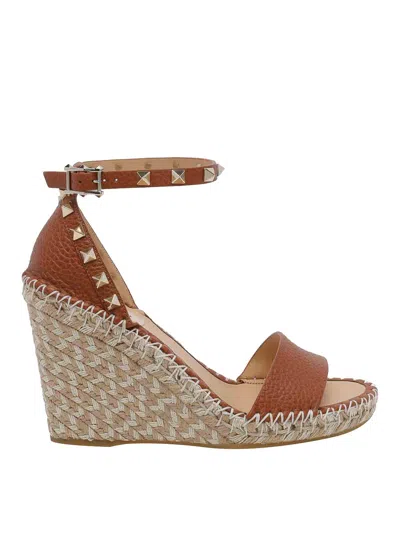Valentino Garavani Rockstud Wedges In Brown