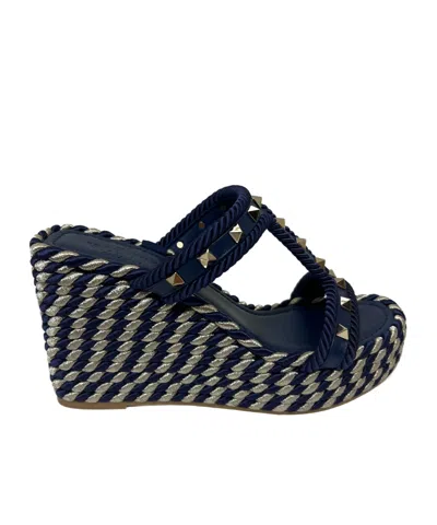 Valentino Garavani Rockstud Wedges Sandals In Black