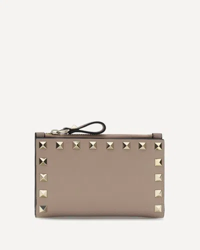Valentino Garavani Rockstud Zip Card Holder In Sand