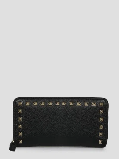 Valentino Garavani Rockstud Zipped Wallet In Black