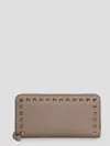 Valentino Rockstud Zipped Wallet In Brown