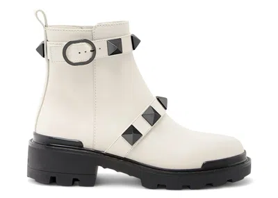 Pre-owned Valentino Garavani Roman Stud Combat Boot (women's) Sneakers In Ivory In White