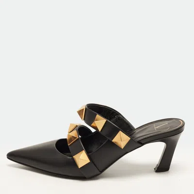 Pre-owned Valentino Garavani Roman Stud Size 38 Black Leather Mules