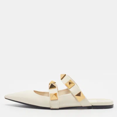 Pre-owned Valentino Garavani Roman Stud Size 38 Cream Leather Mules In White