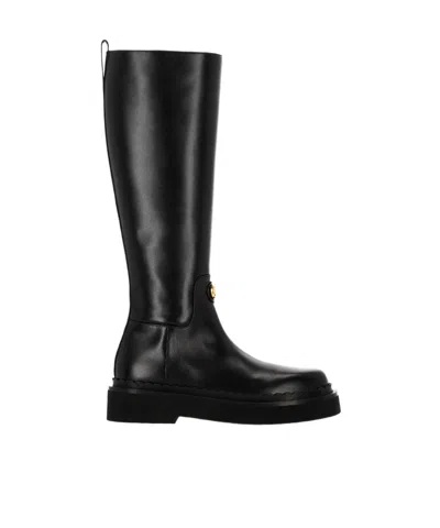Valentino Garavani Round Toe Boots In Black