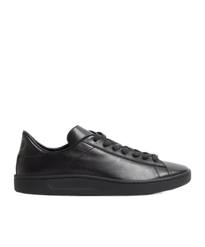 Valentino Garavani Round Toe Low-top Casual Shoes In Black