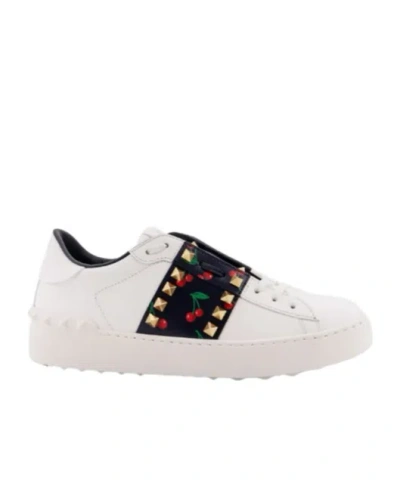 Valentino Garavani Round-toe Low-top Casual Shoes In White