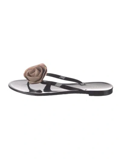 Pre-owned Valentino Garavani Rubber Flip Flops In Black/neutrals