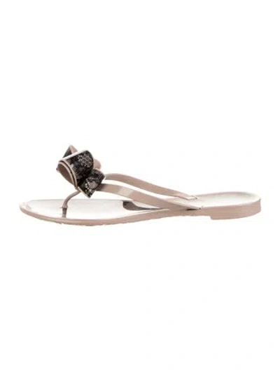 Pre-owned Valentino Garavani Rubber Lace Pattern Flip Flops In Black/neutrals