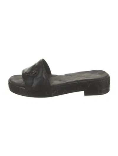 Pre-owned Valentino Garavani Rubber Slides In Black