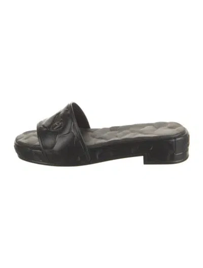 Pre-owned Valentino Garavani Rubber Slides In Black