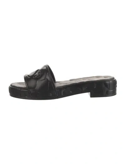 Pre-owned Valentino Garavani Rubber Slides In Black