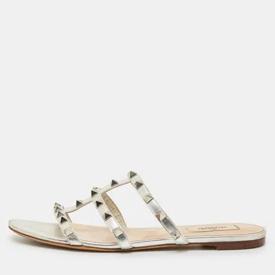 Pre-owned Valentino Garavani Silver Leather Rockstud Flat Slide Size 39