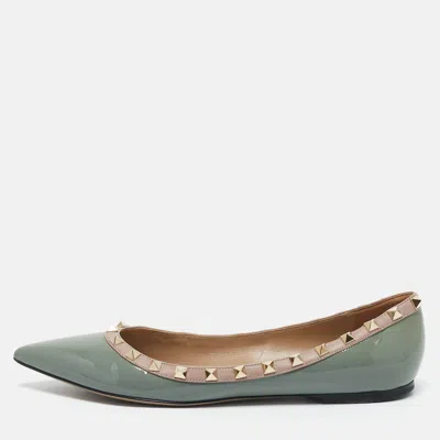 Pre-owned Valentino Garavani Slate Blue/beige Patent Leather Rockstud Pointed Toe Ballet Flats Size 40