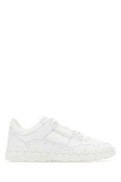 VALENTINO GARAVANI VALENTINO GARAVANI WHITE LEATHER FREEDOTS SNEAKERS