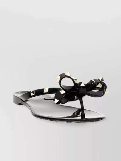 VALENTINO GARAVANI STUDDED BOW ROCKSTUD THONG SANDALS