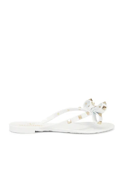 Valentino Garavani Knotted Rockstud Flip Flops In White