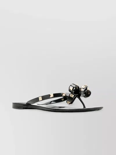 Valentino Garavani The Rockstud Rubber Flip Flops In Black