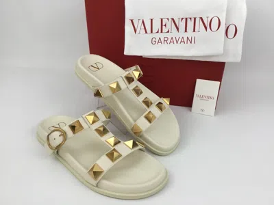 Pre-owned Valentino Garavani Sz.39.5  Maxi Stud T- Strap Flat Slide Sandal Ivory Leather In White