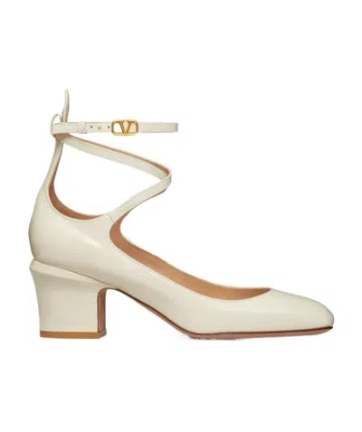 VALENTINO GARAVANI VALENTINO TAN-GO VLOGO PLAQUE BLOCK HEEL PUMPS