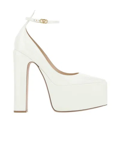 Valentino Garavani Valentino Tan-go Vlogo Plaque Platform Pumps In White