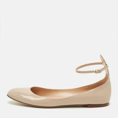Pre-owned Valentino Garavani Tango Size 41 Beige Patent Leather Ballet Flats In Sand