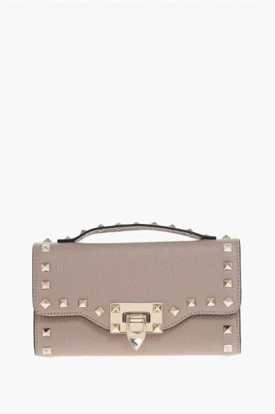 Valentino Garavani Textured Leather Rockstud Crossbody Wallet Grösse Unica