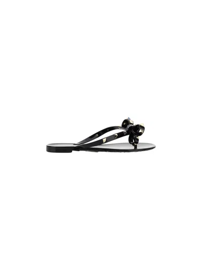 Valentino Garavani Thong Sandals In Black