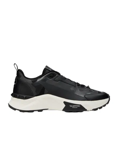 VALENTINO GARAVANI VALENTINO GARAVANI ROCKSTUD LOW-TOP SNEAKERS