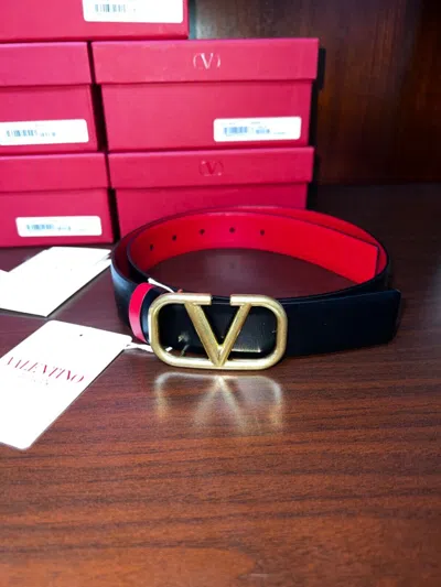 Pre-owned Valentino Garavani Valentino V Logo Signature Belt In Glossy Calfskin 30mm In Black