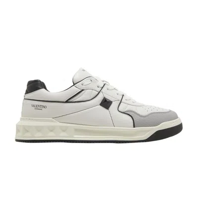 Pre-owned Valentino Garavani Valentino Valentino One Stud Low 'white Black' | Men's Size 38