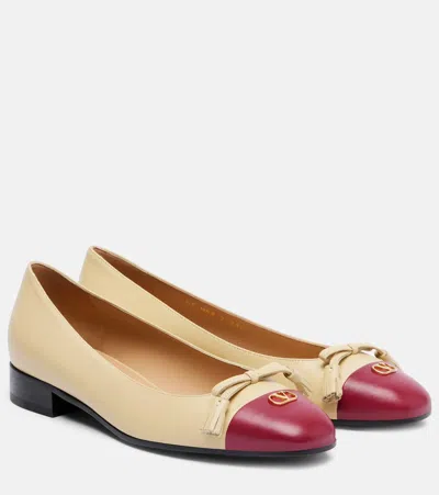 Valentino Garavani Valet Du Roi Vlogo Leather Ballet Flats In Sand