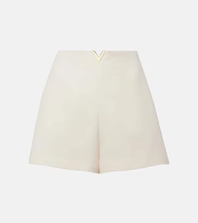 Valentino V-plaque Short Shorts In White