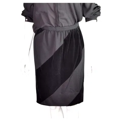 Pre-owned Valentino Vintage  Black Velvet And Wool Skirt