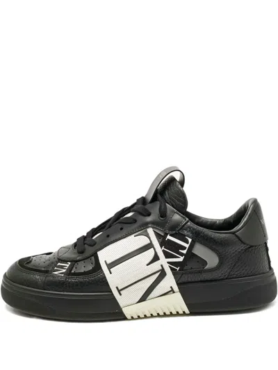 Pre-owned Valentino Garavani Vl7n Logo-detail Leather Sneakers In Black