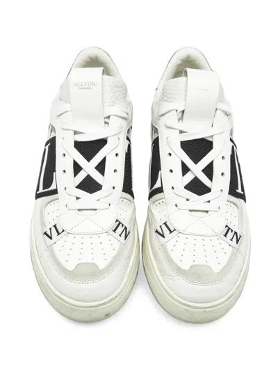 Pre-owned Valentino Garavani Vl7n Logo-print Sneakers In White