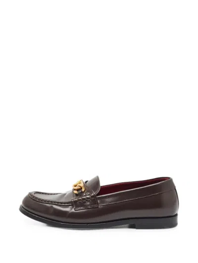 Pre-owned Valentino Garavani Vlogo Chain Loafers In Brown