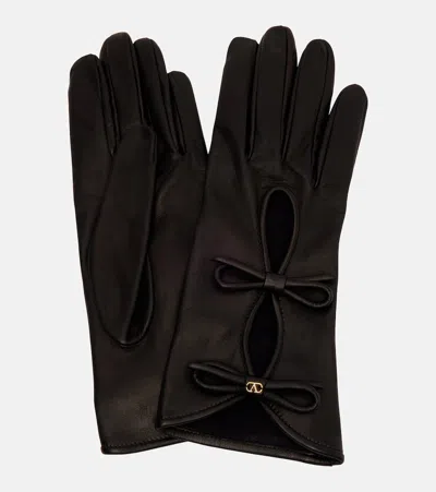Valentino Garavani Vlogo Cutout Leather Gloves In Black