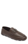 Valentino Garavani Vlogo Signature Grainy Calfskin Driving Shoe In Kg8-fondant