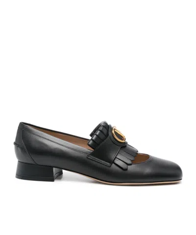 Valentino Garavani Vlogo Flats In Black