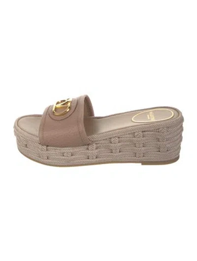 Pre-owned Valentino Garavani Vlogo Leather Slides In Gold/metallic