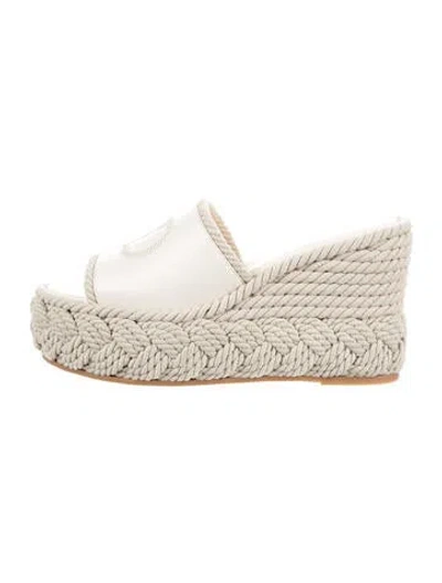 Pre-owned Valentino Garavani Vlogo Leather Slides In Neutral