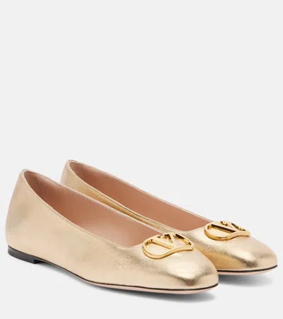 Valentino Garavani Vlogo Signature Ballerinas In Laminated Nappa Leather In Gold