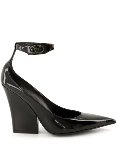 VALENTINO GARAVANI VLOGO-PLAQUE PATENT PUMPS