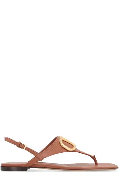 Valentino Garavani 10mm Vlogo Leather Thong Sandals In Brown