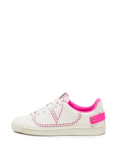 Pre-owned Valentino Garavani Vlogo Rockstud Sneakers In White